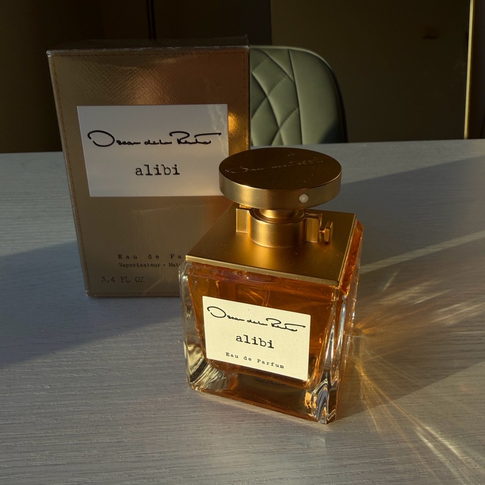 Oscar de la Renta – Alibi Eau de Parfum (3.4 oz / 100 ml)